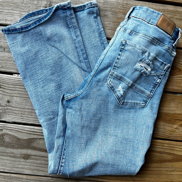 BKE Light Blue Women’s Universal Fit Mid Rise Bootcut Jeans - size 31x29 1/2 - Picture 5 of 12